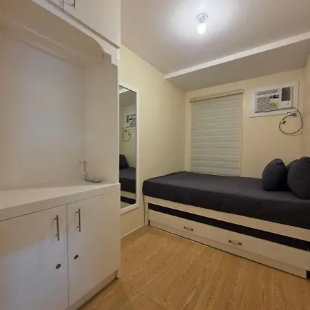 Urban Oasis For 7 With 200 Mbps & Netflix Aparthotel