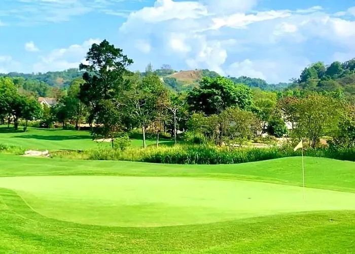 Urban Oasis For 7 With 200 Mbps & Netflix Apartahotel Manila